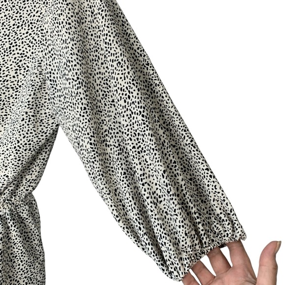 Gilli black and white animal print faux wrap long sleeve blouse. Size L - Picture 5 of 8